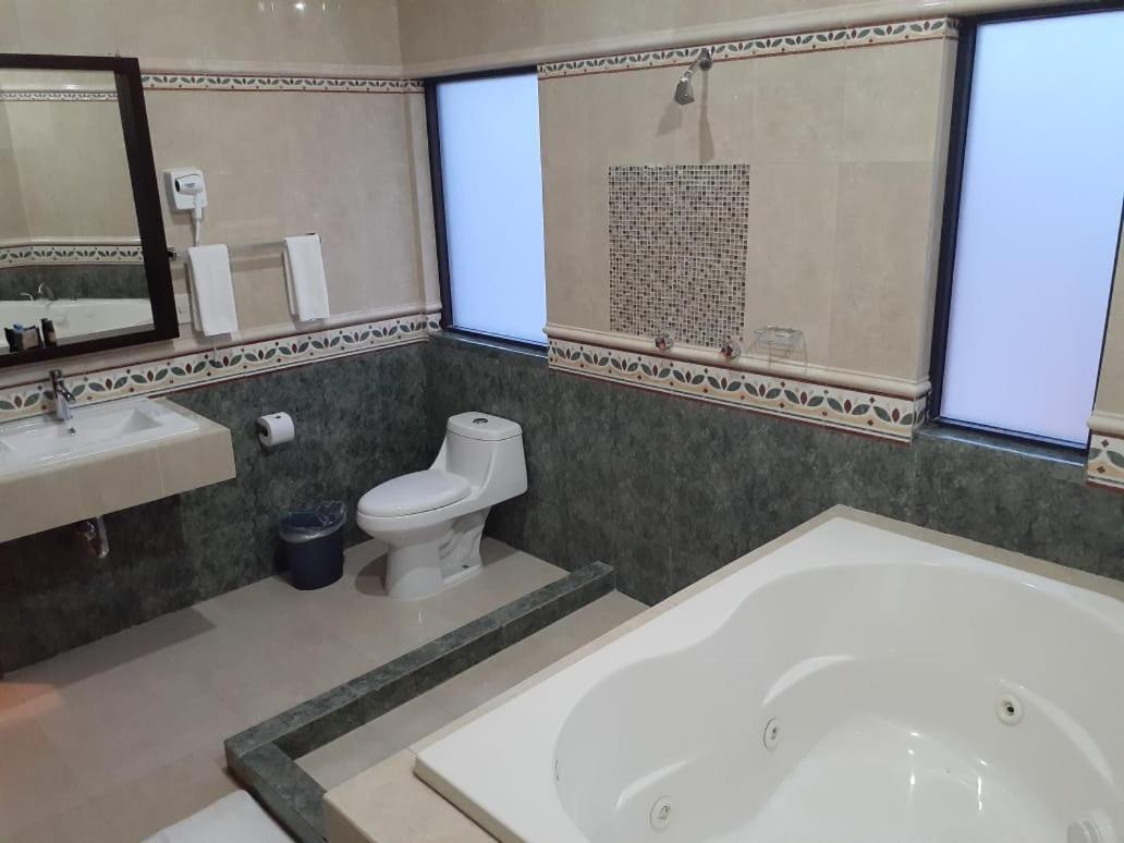 Hotel Candelero Yuriria エクステリア 写真
